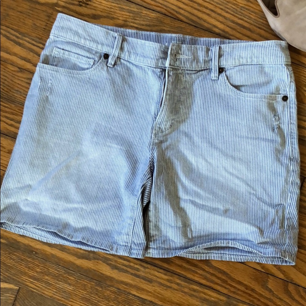 LOFT Relaxed Skinny Shorts Sz 27/4 EUC
